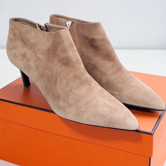 Hermes Shoes - HERMÈS Brown Suede Kitten Heel Boots in Sz 37.5